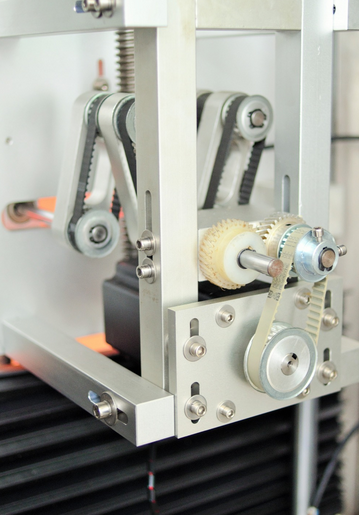 თავსახურისა და სხეულის დალუქვა იკუმშება ყდის ეტიკეტირების აპარატს ორი თავით