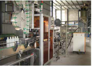 წყალგაუმტარი და ჟანგიანი shrink ყდის ეტიკეტის მანქანა PVC და PET ბოთლებისთვის