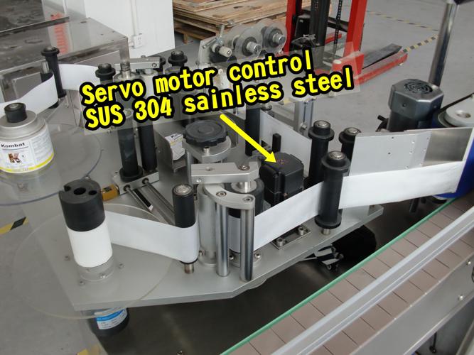 10 მლ პატარა მრგვალი ბოთლის ავტომატური თვითწებვადი სტიკერული ეტიკეტირების მანქანა მხოლოდ ავტომატური ჰორიზონტალური მარკირებით