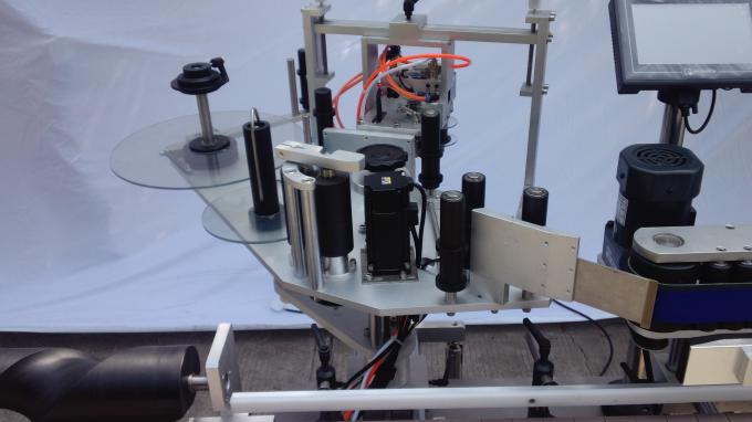 პლასტიკური ნიშნის ეტიკეტირების მანქანა ორმაგი გვერდების ან ცალმხრივი 220V 1.5HP 50 / 60HZ