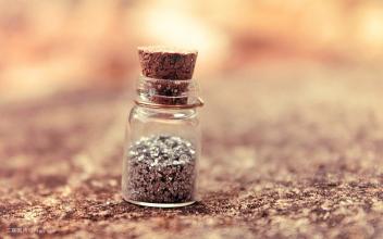 მაღალი სიჩქარით SUS304 Economy ავტომატური ქილები და ბოთლები ფლაკონის ეტიკეტირების მანქანა სტიკერული წებოვანი