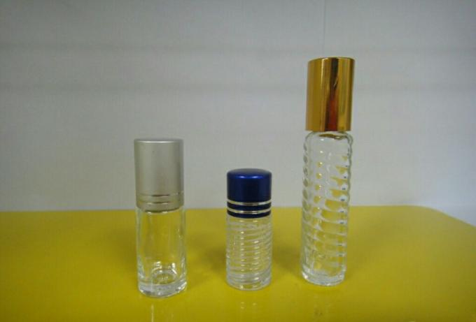 ავტომატური მცირე მრგვალი ბოთლის ჰორიზონტალური ფლაკონის ეტიკეტირების მანქანა თვითწებვადი სტიკერისთვის