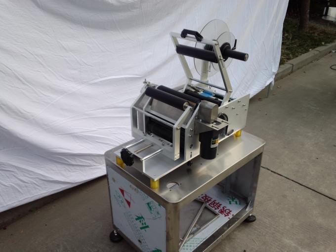 მორგებული ავტომატური ფლაკონის ეტიკეტირების მანქანა პატარა პენიცილინის ბოთლის ეტიკეტის სტიკერისთვის