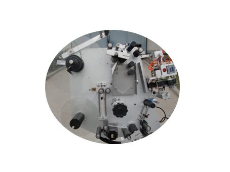 10 მლ პატარა ბოთლის ეტიკეტირების მანქანა სერთიფიკატის ორმაგი ფენის ეტიკეტის სტიკერით