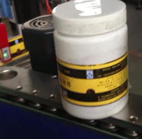 მრგვალი ბოთლის ეტიკეტირების მანქანა, ჩამოსასხმელი და ეტიკეტირების მანქანა შაქრის ზედაპირიდან