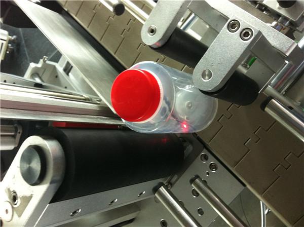 Pawpaw / Guava მრგვალი ბოთლის სტიკერების ეტიკეტირების აპარატი სასმელის ველისთვის