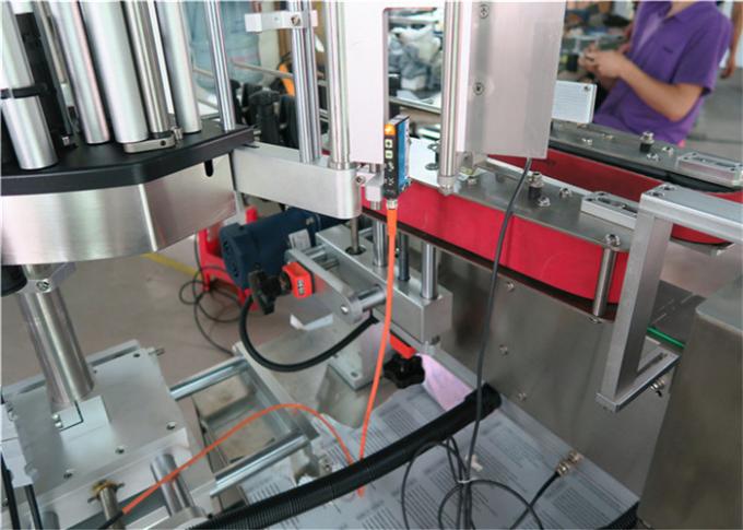 მრგვალი ბოთლის სტიკერების ეტიკეტირების მანქანა იმპორტირებული მაღალი სიზუსტით ჯადოსნური თვალით