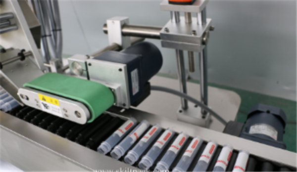 Servo Motor Vial სტიკერების ეტიკეტირების აპარატი Sitkcer ავტომატური მილი