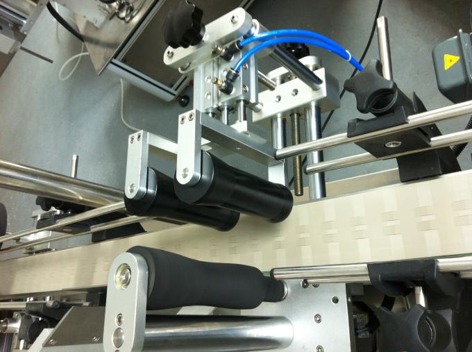 შუშის ბოთლის თვითწებვადი სტიკერების ეტიკეტირების აპარატი, მინის ქილის ეტიკეტირების აპარატი