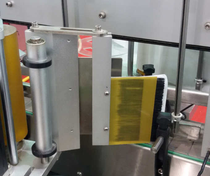 ზემო პრესის მექანიზმი ზედა ბოთლები ავტომატური ბოთლის ეტიკეტის აპარატი CE სერთიფიკატით