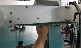 ზემო პრესის მექანიზმი ზედა ბოთლები ავტომატური ბოთლის ეტიკეტის აპარატი CE სერთიფიკატით