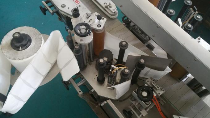 ოვალური ჩანთები და ბოთლების ეტიკეტის სტიკერის აპლიკატორი, თვითწებვადი ეტიკეტის საბეჭდი მანქანა გრძელი კონვეირით