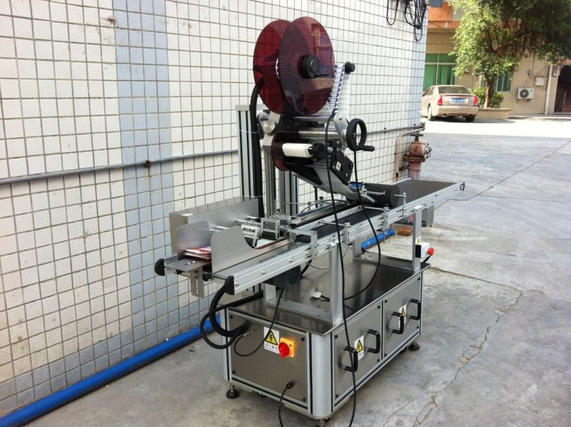 ჩინეთის ელექტრო წამყვანი ეტიკეტირების აპარატი, თვითწებვადი სტიკერების ეტიკეტირების აპარატი მიმწოდებელი