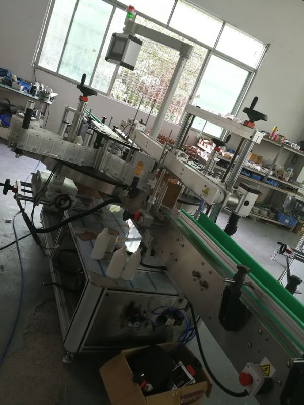 თვითწებვადი სტიკერების ეტიკეტირების მანქანა წინა და უკანა მხარეს, ბოთლის ეტიკეტის აპლიკატორი