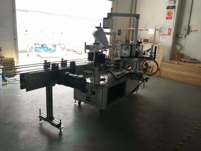 ჩინეთის ბრტყელი ბოთლის წნევის მგრძნობიარე ეტიკეტირების მანქანა ერთ მხარეს ან ორ მხარეს მიმწოდებელი