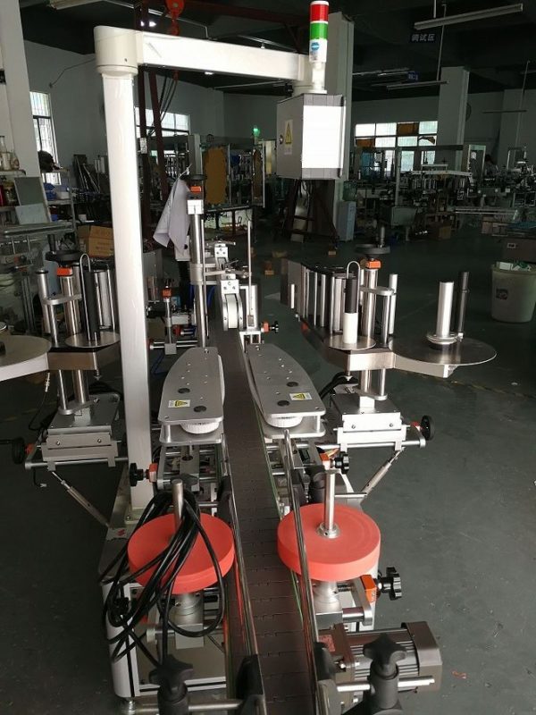 ავტომატური ორმაგი გვერდითი სტიკერების ეტიკეტირების აპარატი შამპუნის ოვალური და ბრტყელი ბოთლებისთვის